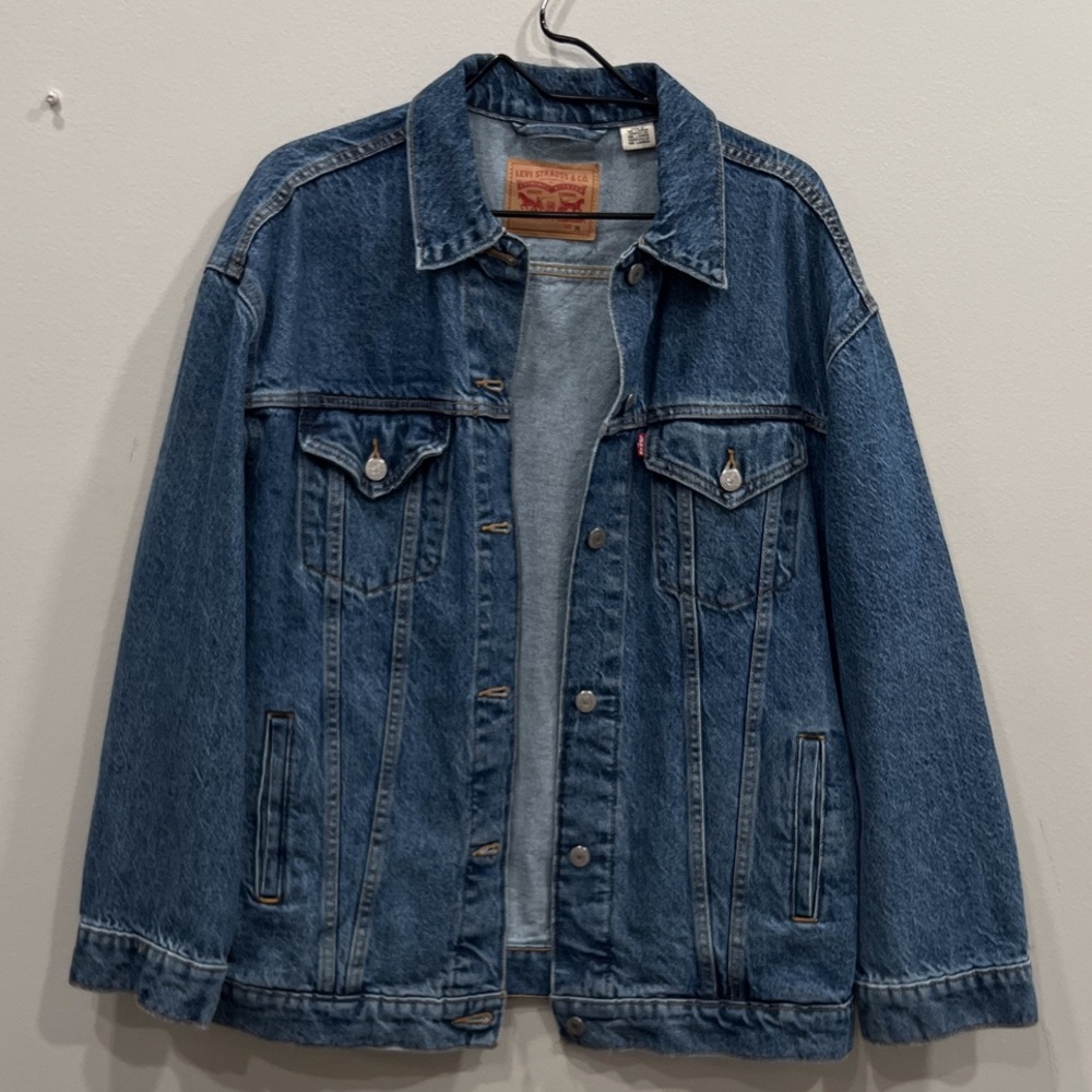 LEVI STRAUSS & CO. Dark Blue Jean Jacket. Size: Medium